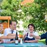 Inn 'Goldenes Schiff', © Paul Reiböck Four people clink glasses of wine at a table outside.