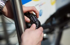 bicycle-locked-franz-weingartner, © Franz Weingartner bicycle-locked-franz-weingartner, © Franz Weingartner
