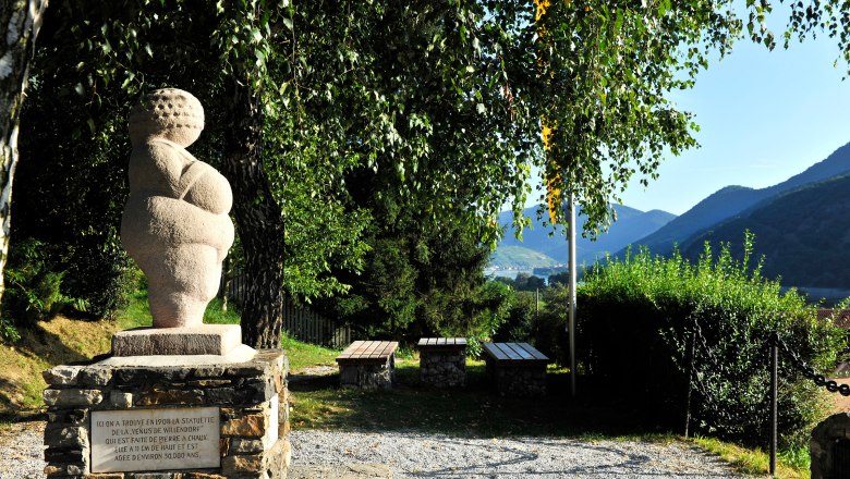 Venus of Willendorf, © Naturparke Niederösterreich/Robert Herbst Stone sculpture of the Venus of Willendorf.