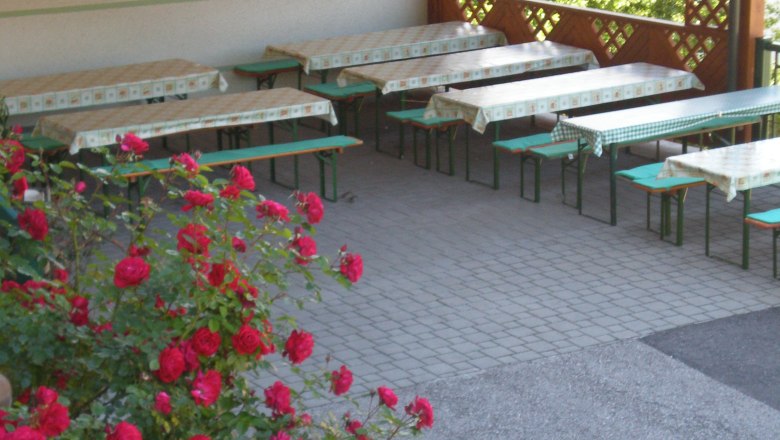 Mostheuriger Sitzbereich außen, © Mostheuriger Höfinger Mostheuriger Sitzbereich außen, © Mostheuriger Höfinger