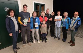 Nachtwanderung zum Jauerling-Gipfel mit Beate Birringer-Zauner vom Naturpark und dem Biologen Christian Raffetseder, © npjw Nachtwanderung zum Jauerling-Gipfel mit Beate Birringer-Zauner vom Naturpark und dem Biologen Christian Raffetseder, © npjw