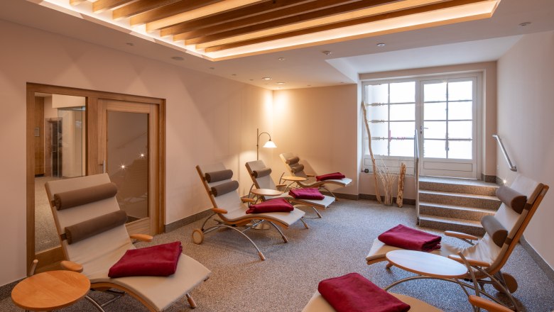 Relaxation room in the hotel spa, © Lachlan Blair / Loxpix Modern relaxation room with comfort loungers invite you to relax
