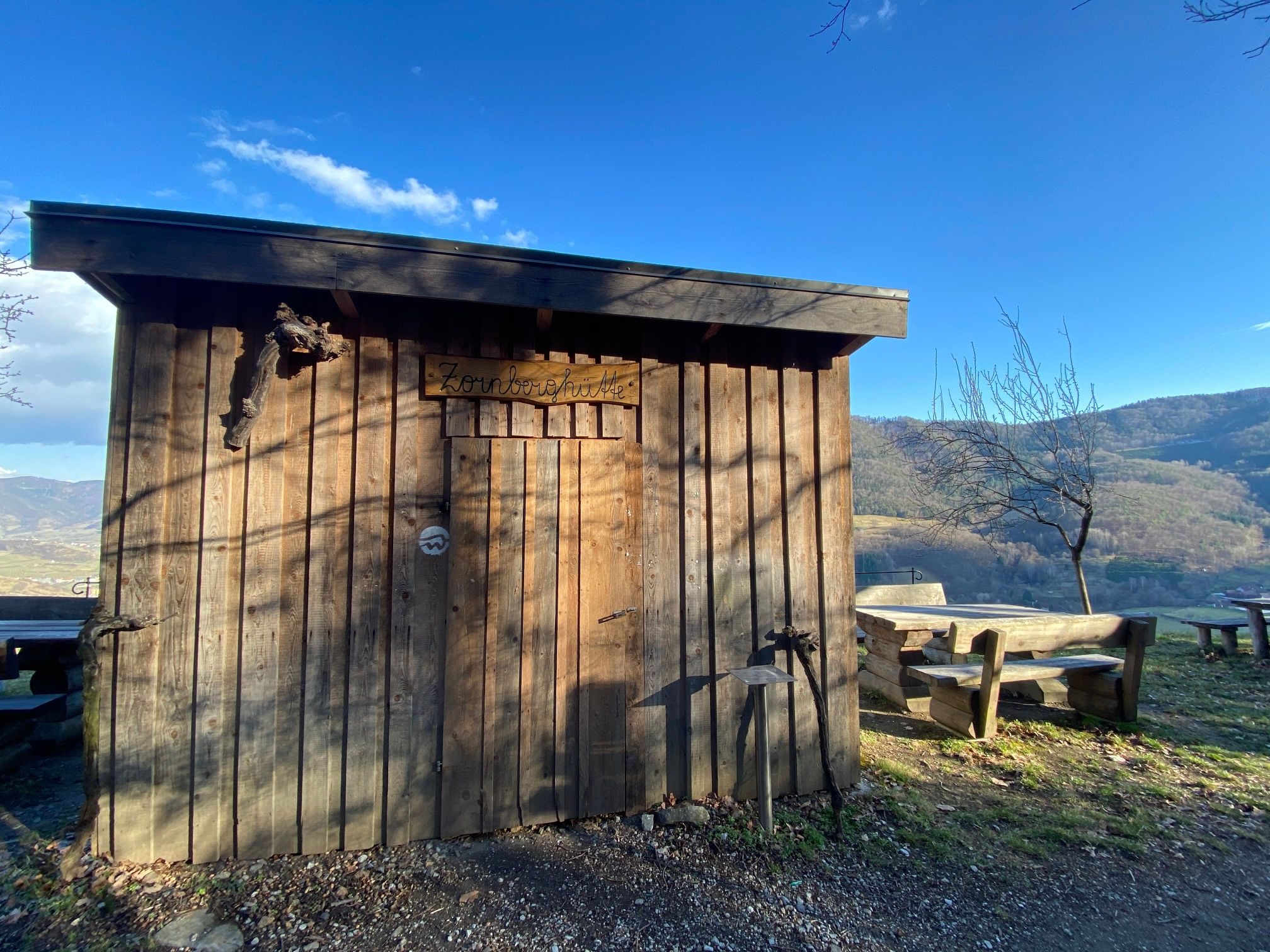 Zornberghütte am Spitzer Panoramaweg