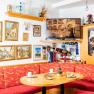 Gem&uuml;tliche Sitzecke im Cafe Bruckner, &copy; Georg Pomassl