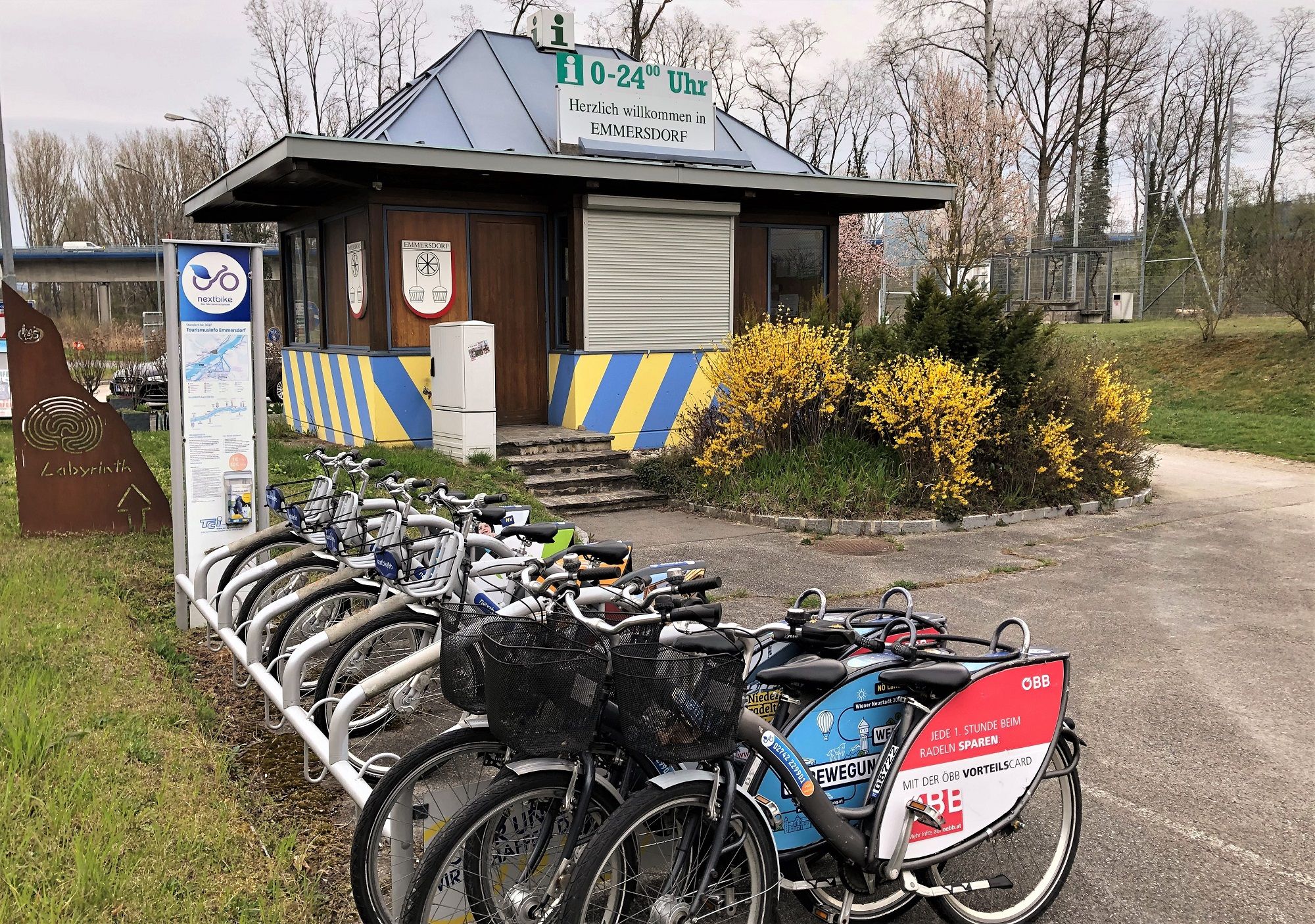Tourismusinformationsstelle beim Kreisverkehr in Emmersdorf