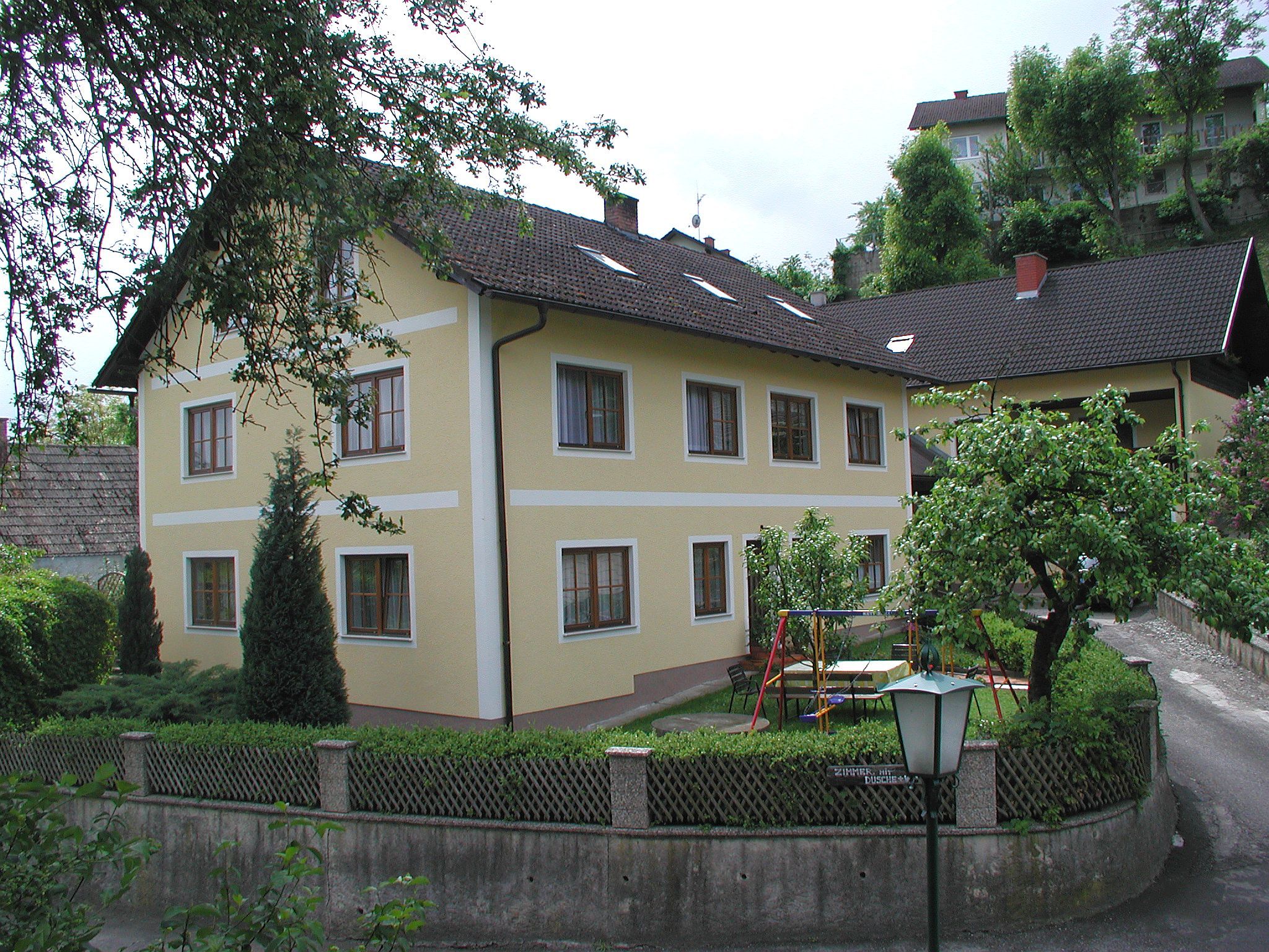 Hausansicht Familie Lindenhofer