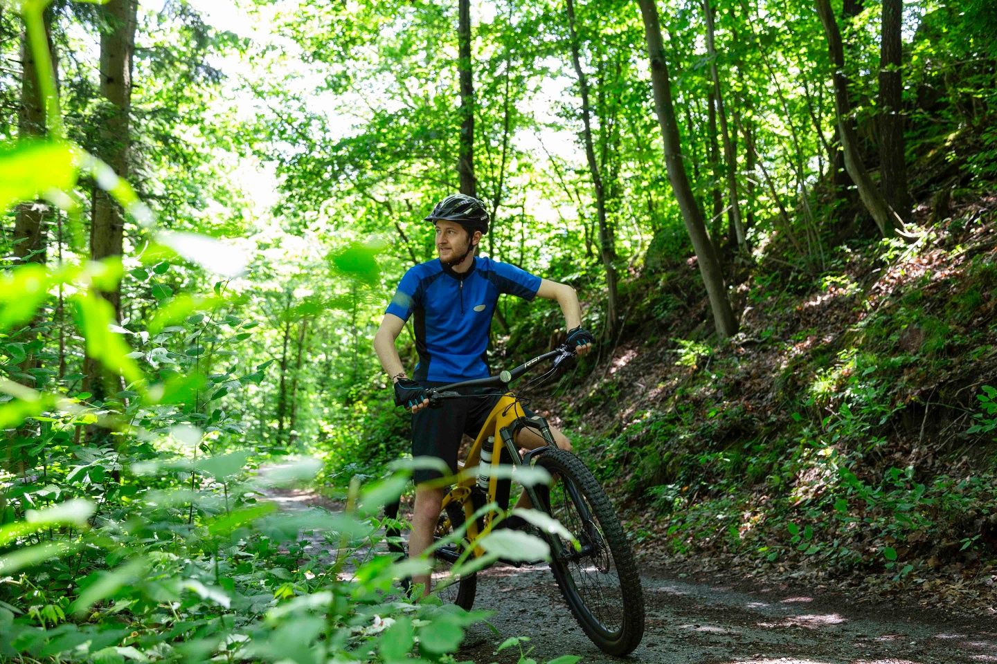 Mountainbiker im Gelände