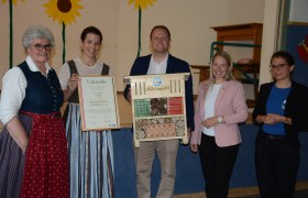 Claudia Kubelka (Vizepräsidentin des Verbands der Naturparke Österreich), Schulleiterin Birgit Grossinger, NÖ Landtagsabgeordneter Richard Punz in Vertretung von Landesrätin Susanne Rosenkranz, NÖ Landtagsabgeordnete Silke Dammerer in Vertretung von Landeshauptfrau Johanna Mikl-Leitner, Ricarda Gattringer (Naturpark Jauerling-Wachau)  

, © Friedrich Reiner