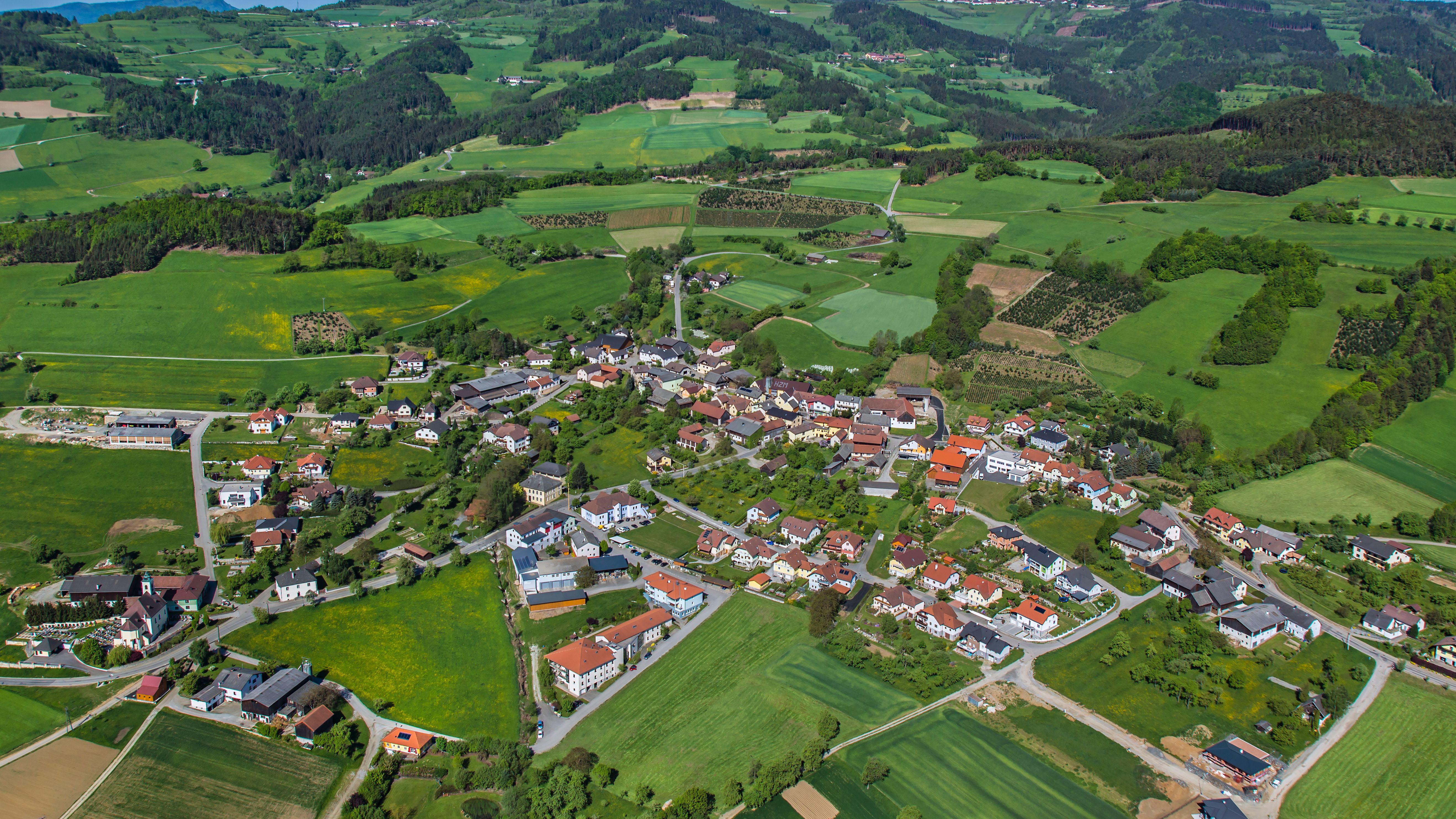 Ein Bild des Dorfes Raxendorf aus der Luft.