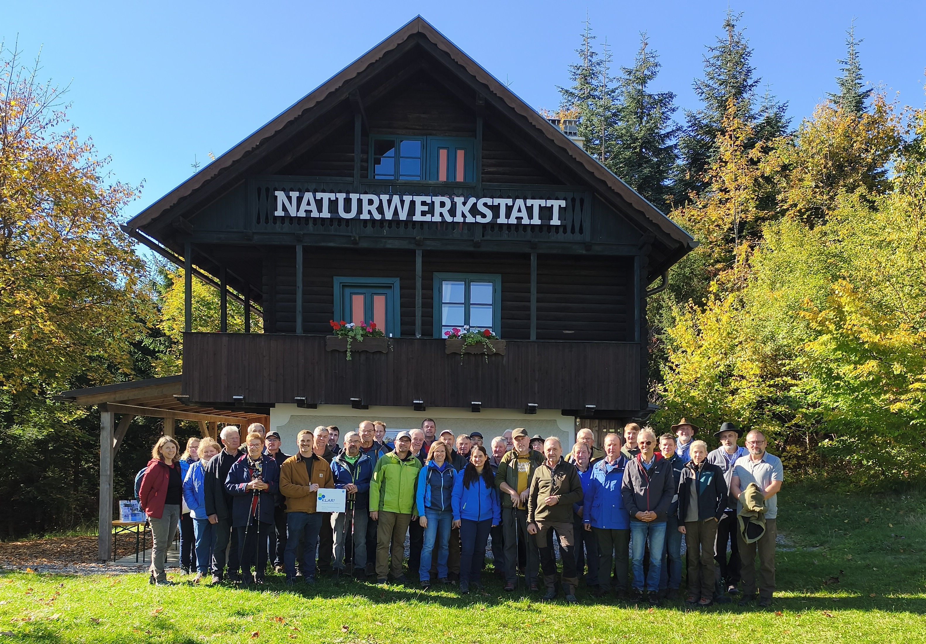 Die rund 40 Teilnehmer:innen des Waldgesprächs