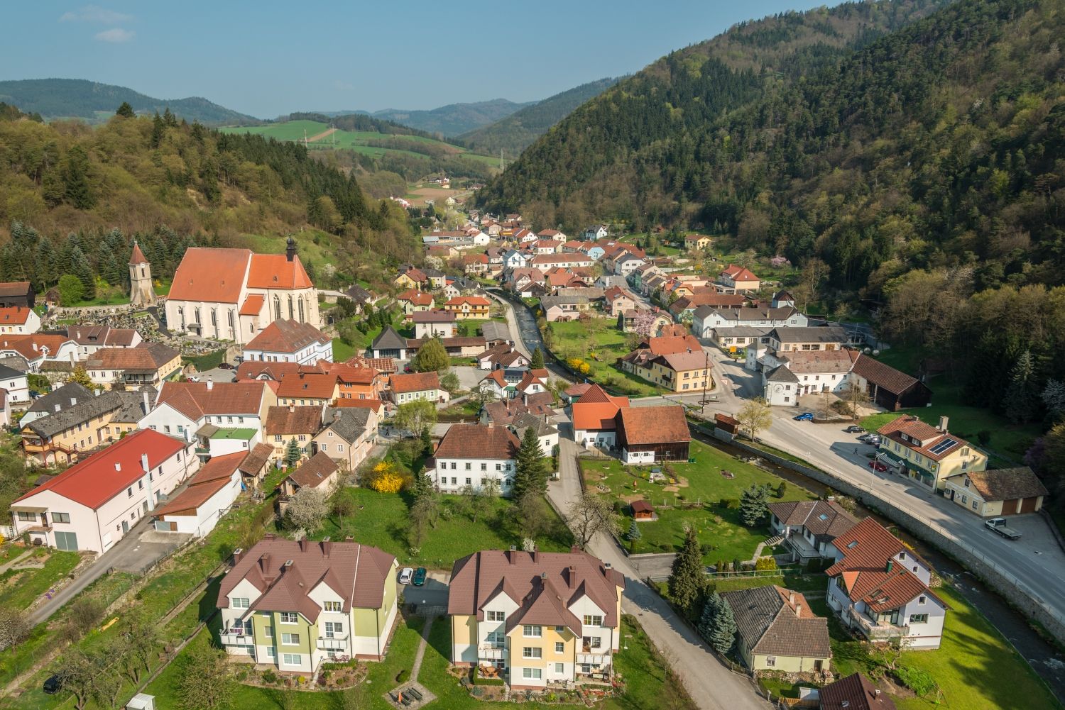 Luftaufnahme des Dorfes Weiten.