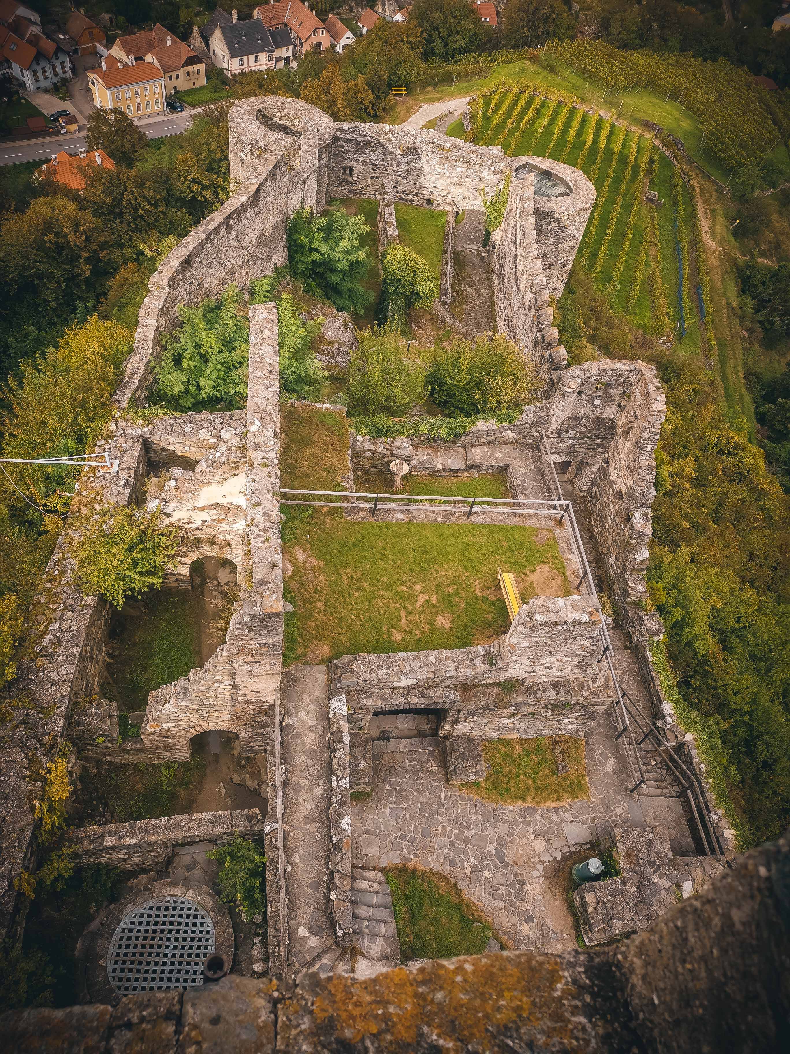 Ruine Hinterhaus Vogelperspektive
