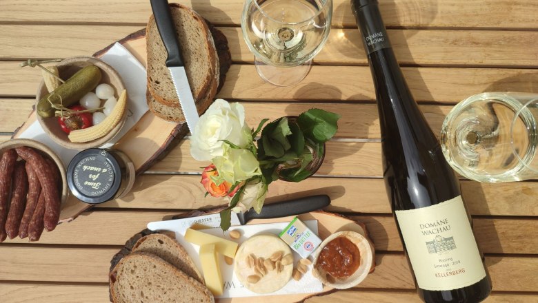 Jause beim Heurigen Haferkast'n im Schloss Luberegg, &copy; Franz Glei&szlig;