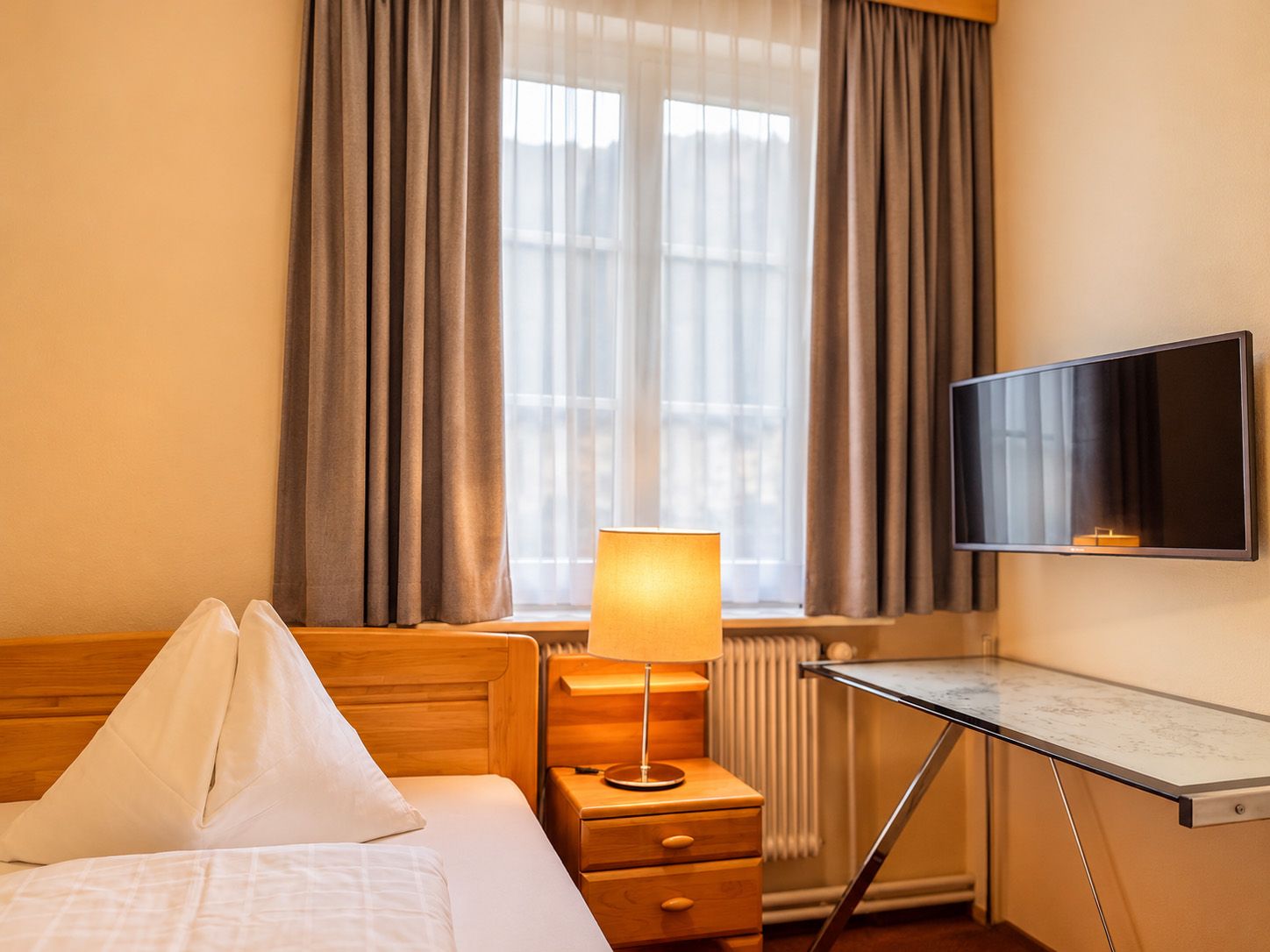 zimmer_weinhotelwachau_standard_einbettzimmer_ansicht