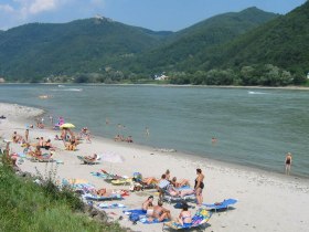 Danube beach near Aggsbach Markt, &copy; Eduard Stummvoll
