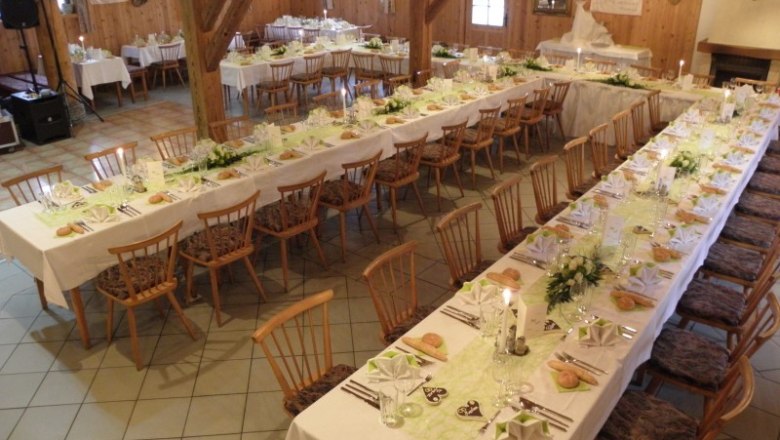 Harmonikawirt table, &copy; Harmonikawirt Familie Lagler