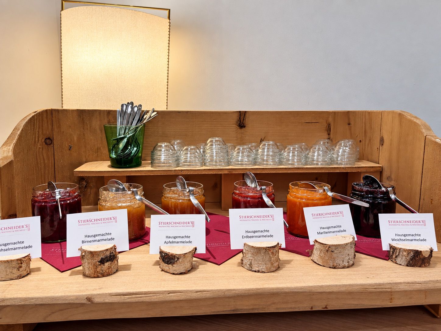fruehstueck_weinhotelwachau_marmeladen