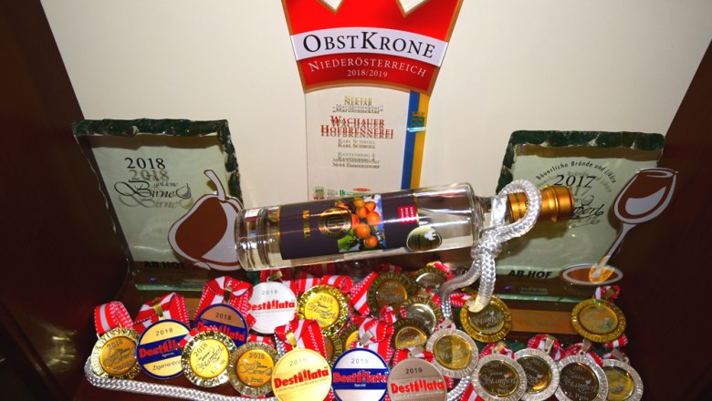 Awards and medals from the Wachauer Hofbrennerei.