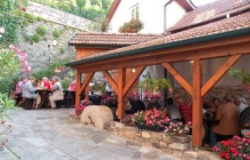 Innenhof Heuriger Lechner, &copy; Familie Lechner