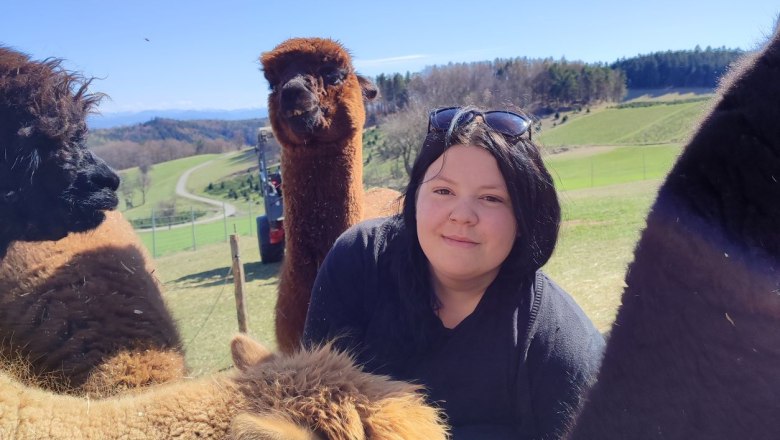 Tini with her alpacas, &copy; Naturpark Jauerling Wachau