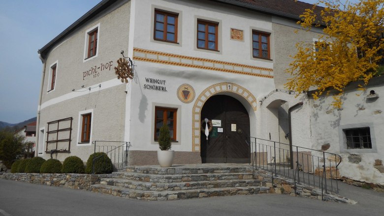 Exterior view of a traditional building with the inscription 'pichl-hof' and 'Weingut Sch&ouml;berl'.
