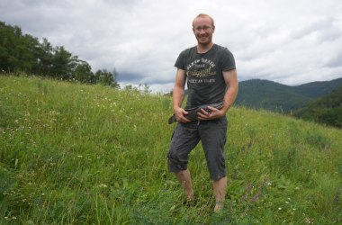 Florian Dallinger mit einem frisch gefischtem Edelwels, © Naturpark Jauerling-Wachau