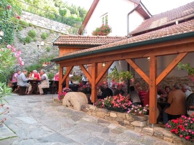 Courtyard wine tavern Lechner, &copy; Familie Lechner