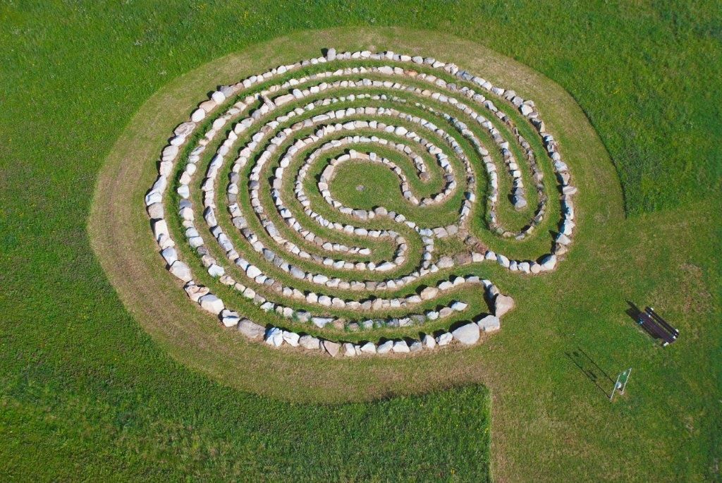 Steingelegte Labyrintkunst von Gernot Candolini in Emmersdorf